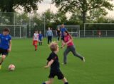 Laatste training S.K.N.W.K. JO9-1 van seizoen 2022-2023 (partijtje tegen de ouders) (131/178)